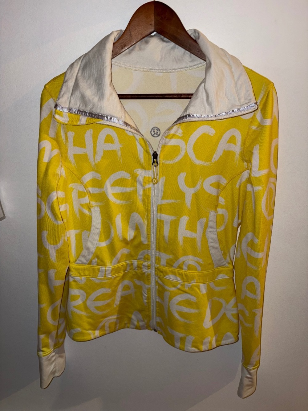 LULULEMON Stride Jacket Yellow White Manifesto Typography Print Full Zip SIZE 8